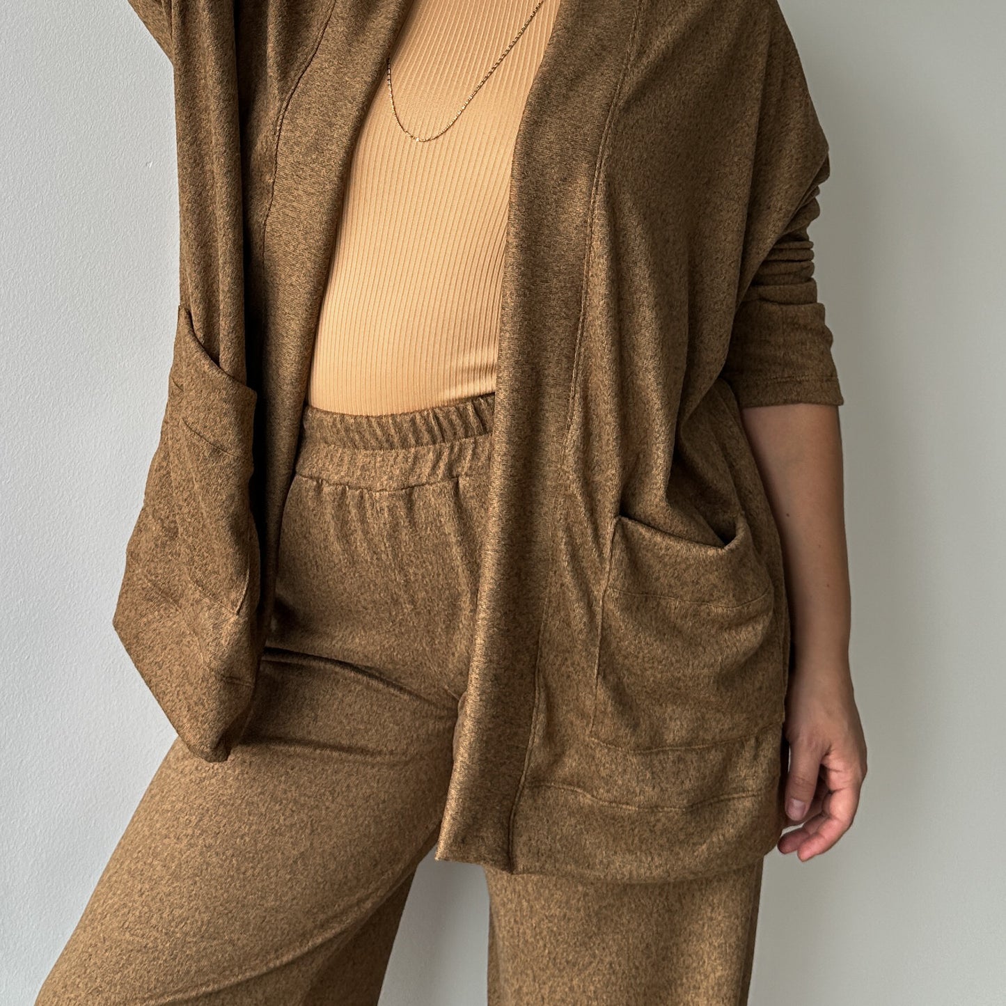 CONJUNTO ARIANA CAMEL JASPEADO