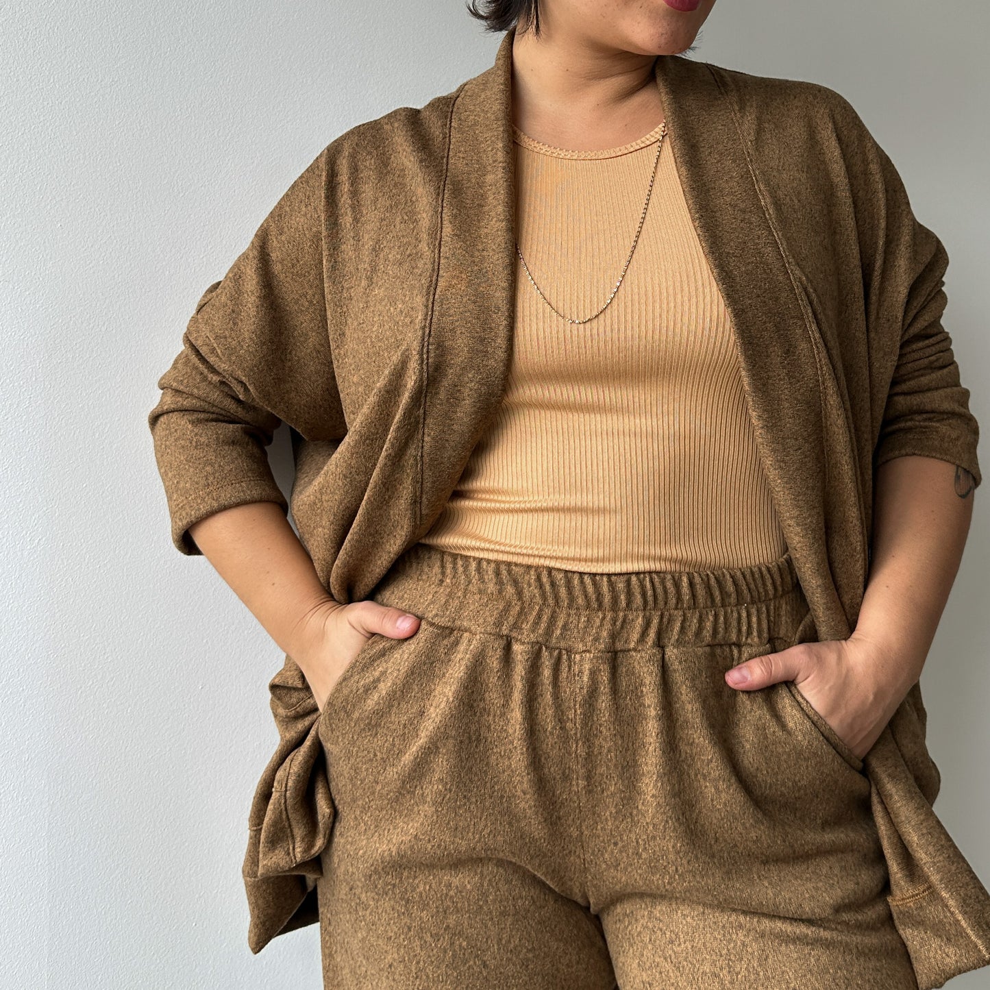 CONJUNTO ARIANA CAMEL JASPEADO